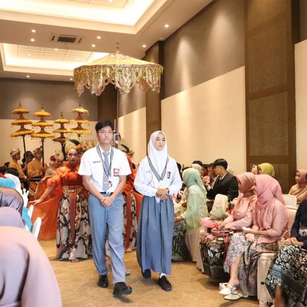 Graduation Package Start From IDR 150.000 & Table Manner Start From IDR 125.000